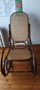 Fotel bujany wiklinowy z czasów PRLu.