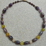 Stary,indyjski naszyjnik - ametysty , jadeity, kwarc, granat i mosiądz.