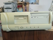 ładna obudowa retro vintage z zasilaczem i cd rom i FDD