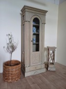 Witryna rustykalna środziemnomorska masywna solidna vinatge zielonkawa