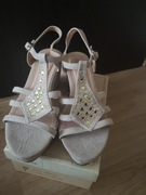 Sandały damskie na koturnie 