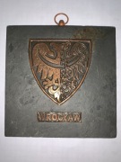 Unikatowa tabliczka z łupka z mosiężnym herbem Wrocławia z okresu PRL