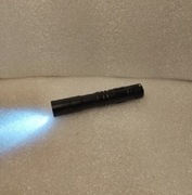 Mini latarka LED na jedną baterię AAA