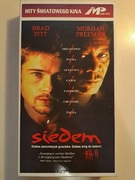 Siedem kaseta VHS