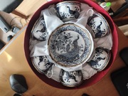 Dzbanek podgrzewacz sześć filiżanek i sześć talerzykow