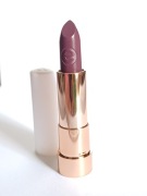 Szminka Essence This is Me 08 Strong śliwka półmat nowa