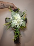 Krzyż ozdoba wielkanocna zawieszka dekoracja 50x30 sztuczne kwiaty