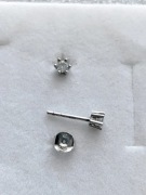 Apart Kolczyki srebrne z cyrkoniami od Avon