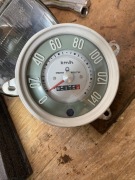 Liczniki/zegary samochodowe 