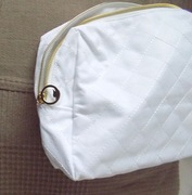 pojemna kosmetyczka, biała kosmetyczka pakowna