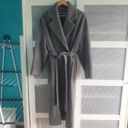 Szary płaszcz z paskiem COS XL