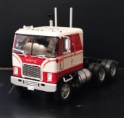 ciężarówki GMC Astro 95 w skali 1:43 firmy IXO. 
