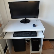 Komputer wraz z monitorem 