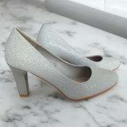 Buty na słupku srebrne błyszczące buty na obcasie 36 37