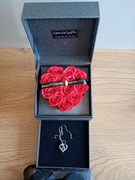 Pudełko z czerwoną różą 