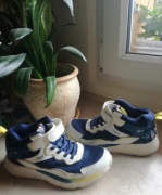 Biało-granatowe sportowe buty marki Dr Kong o rozmiarze 36