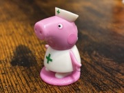 Figurka małe Peppa Pig Swinka Peppa lekarze