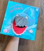 Książeczka po angielsku Mr Shark z pluszowym pyskiem rekina