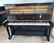 Piękne pianino Yamaha MX100A