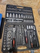 Klucze nasadowe i walizka 