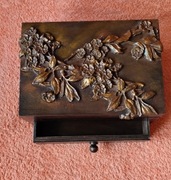 PREZENT -Skrzyneczka - mała komódka