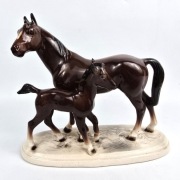 Konie: klacz źrebak Hertwig Katzhutte Niemcy Turyngia lata 70te 