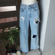 Jeansy damskie PrettyLittleThing, rozmiar 38, szeroka nogawka, dziury