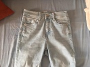 jasnoniebieskie dżinsy rurki skinny jeans spodnie jeansowe dżinsowe denim