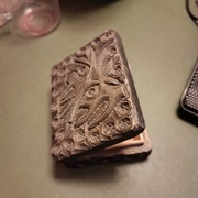 Drewniane, rzeźbione pudełko -kasetka 