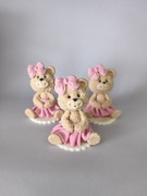 Figurki z masy cukrowej. Słodki miś pluszowy. Dekoracje na tort