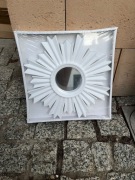 Decor na ścianę z lusterkiem