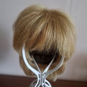 Peruka z włosów syntetycznych 