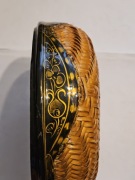 Ozdobny Koszyk Pleciony z Lakierowanym Zdobieniem – 21 cm