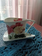 Filiżanka porcelanowa trójkątna 