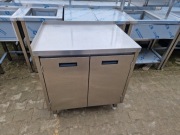 Stół Gastronomiczny z Drzwiami Otwieranymi 80/60/85