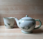 Zestaw porcelanowy imbryk/pojemnik na ciastka w skaczące żabki nowy vintage