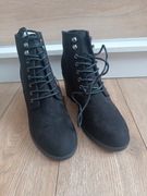 Czarne botki na obcasie 