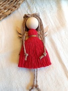 Aniołek zawieszka czerwony skrzydła sklejka sznurek bawełniany makrama 