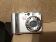 Aparat cyfrowy : NIKON Coolpix 4200 z pokrowcem