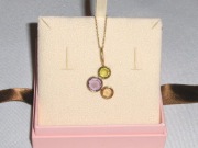 W.KRUK ZŁOTY (375) WISIOREK/ZAWIESZKA Z KOLOROWYMI CYRKONIAMI 2,6 G