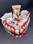 Zestaw słodyczy kinder serce na prezent 