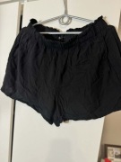 Spodenki damskie marki Sinsay 