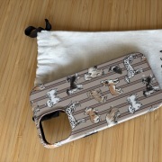 Oryginalna obudowa etui BURGA na iPhone 15 z MagSafe