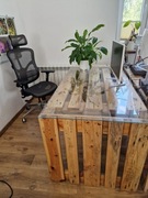 Ręcznie wykonane biurko z palet