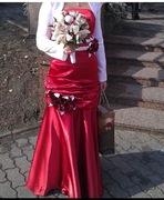 Piękna czerwona suknia balowa