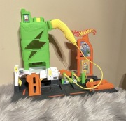Hot Wheels City zestaw stacja ładowania pojazdów elektrycznych aut zabawka