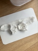 Opaska bezuciskowa kokardka koronkowa jasny ecru sesja chrzest roczek ślub