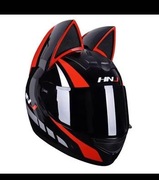 Kask motocyklowy z uszami kota