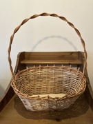 Koszyk wiklinowy z drewnianym dnem