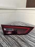 Lampa prawy tył klapy bagażnika Infiniti Q60 2017 r.